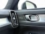 Volvo XC40 B3 177pk Plus Black Edition / Harman en kardon audio / Stoel/- en stuurverwarming / Elektrisch verstelbare stoelen /