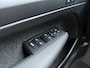 Volvo XC40 B3 177pk Plus Black Edition / Harman en kardon audio / Stoel/- en stuurverwarming / Elektrisch verstelbare stoelen /