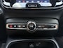 Volvo XC40 B3 177pk Plus Black Edition / Harman en kardon audio / Stoel/- en stuurverwarming / Elektrisch verstelbare stoelen /