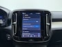 Volvo XC40 B3 177pk Plus Black Edition / Harman en kardon audio / Stoel/- en stuurverwarming / Elektrisch verstelbare stoelen /