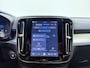 Volvo XC40 B3 177pk Plus Black Edition / Harman en kardon audio / Stoel/- en stuurverwarming / Elektrisch verstelbare stoelen /
