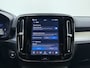 Volvo XC40 B3 177pk Plus Black Edition / Harman en kardon audio / Stoel/- en stuurverwarming / Elektrisch verstelbare stoelen /