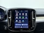 Volvo XC40 B3 177pk Plus Black Edition / Harman en kardon audio / Stoel/- en stuurverwarming / Elektrisch verstelbare stoelen /