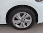 Volkswagen Golf 1.0 TSI Life / App-connect / Navigatie / Parkeersensoren / Clima / LED verlichting / LM velgen /