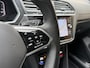 Volkswagen Tiguan 1.4 TSI eHybrid R-Line Business+ Trekhaak uitklapbaar | LED IQ. Light | Getint glas | Achteruitrijcamera | Parkeersensoren voor en achter | Navigatiesysteem | Apple CarPlay/Android Auto | Cruise control adaptief