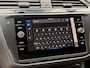 Volkswagen Tiguan 1.4 TSI eHybrid R-Line Business+ Trekhaak uitklapbaar | LED IQ. Light | Getint glas | Achteruitrijcamera | Parkeersensoren voor en achter | Navigatiesysteem | Apple CarPlay/Android Auto | Cruise control adaptief