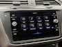 Volkswagen Tiguan 1.4 TSI eHybrid R-Line Business+ Trekhaak uitklapbaar | LED IQ. Light | Getint glas | Achteruitrijcamera | Parkeersensoren voor en achter | Navigatiesysteem | Apple CarPlay/Android Auto | Cruise control adaptief