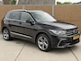 Volkswagen Tiguan 1.4 TSI eHybrid R-Line Business+ Trekhaak uitklapbaar | LED IQ. Light | Getint glas | Achteruitrijcamera | Parkeersensoren voor en achter | Navigatiesysteem | Apple CarPlay/Android Auto | Cruise control adaptief