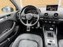 Audi A3 Limousine 30 TFSI Pro Line Lederen bekleding | Stoelverwarming | 18 inch lichtmetalen velgen | Bi-xenon verlichting | Airconditioning | Cruise control | Navigatiesysteem | Parkeersensoren achter