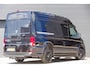 Volkswagen Crafter 35 2.0 TDI L3H3(L2H2) BLACK EDITION! AUT. LED, TREKHAAK, BETIMMERING, STOELVERWARMING, GEVEERDE ERGO COMFORT STOEL, CAMERA, NAVI, CRUISE, AIRCO, CARPLAY, PARKEERSENSOREN, MF STUURWIEL