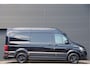 Volkswagen Crafter 35 2.0 TDI L3H3(L2H2) BLACK EDITION! AUT. LED, TREKHAAK, BETIMMERING, STOELVERWARMING, GEVEERDE ERGO COMFORT STOEL, CAMERA, NAVI, CRUISE, AIRCO, CARPLAY, PARKEERSENSOREN, MF STUURWIEL