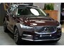 Volvo XC60 2.0 T8 AWD 335kW/456pk Aut8 Recharge Ultra Bright Executive LUCHTVERING + BOWERS&WILKINS + EL.TREKHAAK + PANORAMADAK + BLIS + HEAD-UP + PILOT ASSIST + STOELVERWARMING/-VENTILATIE/-MASSAGE + ADAPT.CRUISE + 360 CAMERA + STUURVERWARMING + 21" LM-VELGEN!