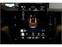 Volvo XC60 2.0 T8 AWD 335kW/456pk Aut8 Recharge Ultra Bright Executive LUCHTVERING + BOWERS&WILKINS + EL.TREKHAAK + PANORAMADAK + BLIS + HEAD-UP + PILOT ASSIST + STOELVERWARMING/-VENTILATIE/-MASSAGE + ADAPT.CRUISE + 360 CAMERA + STUURVERWARMING + 21" LM-VELGEN!