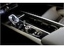 Volvo XC60 2.0 T8 AWD 335kW/456pk Aut8 Recharge Ultra Bright Executive LUCHTVERING + BOWERS&WILKINS + EL.TREKHAAK + PANORAMADAK + BLIS + HEAD-UP + PILOT ASSIST + STOELVERWARMING/-VENTILATIE/-MASSAGE + ADAPT.CRUISE + 360 CAMERA + STUURVERWARMING + 21" LM-VELGEN!