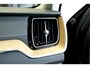 Volvo XC60 2.0 T8 AWD 335kW/456pk Aut8 Recharge Ultra Bright Executive LUCHTVERING + BOWERS&WILKINS + EL.TREKHAAK + PANORAMADAK + BLIS + HEAD-UP + PILOT ASSIST + STOELVERWARMING/-VENTILATIE/-MASSAGE + ADAPT.CRUISE + 360 CAMERA + STUURVERWARMING + 21" LM-VELGEN!