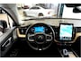 Volvo XC60 2.0 T8 AWD 335kW/456pk Aut8 Recharge Ultra Bright Executive LUCHTVERING + BOWERS&WILKINS + EL.TREKHAAK + PANORAMADAK + BLIS + HEAD-UP + PILOT ASSIST + STOELVERWARMING/-VENTILATIE/-MASSAGE + ADAPT.CRUISE + 360 CAMERA + STUURVERWARMING + 21" LM-VELGEN!
