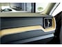 Volvo XC60 2.0 T8 AWD 335kW/456pk Aut8 Recharge Ultra Bright Executive LUCHTVERING + BOWERS&WILKINS + EL.TREKHAAK + PANORAMADAK + BLIS + HEAD-UP + PILOT ASSIST + STOELVERWARMING/-VENTILATIE/-MASSAGE + ADAPT.CRUISE + 360 CAMERA + STUURVERWARMING + 21" LM-VELGEN!