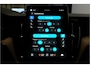Volvo XC60 2.0 T8 AWD 335kW/456pk Aut8 Recharge Ultra Bright Executive LUCHTVERING + BOWERS&WILKINS + EL.TREKHAAK + PANORAMADAK + BLIS + HEAD-UP + PILOT ASSIST + STOELVERWARMING/-VENTILATIE/-MASSAGE + ADAPT.CRUISE + 360 CAMERA + STUURVERWARMING + 21" LM-VELGEN!