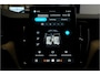 Volvo XC60 2.0 T8 AWD 335kW/456pk Aut8 Recharge Ultra Bright Executive LUCHTVERING + BOWERS&WILKINS + EL.TREKHAAK + PANORAMADAK + BLIS + HEAD-UP + PILOT ASSIST + STOELVERWARMING/-VENTILATIE/-MASSAGE + ADAPT.CRUISE + 360 CAMERA + STUURVERWARMING + 21" LM-VELGEN!