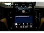 Volvo XC60 2.0 T8 AWD 335kW/456pk Aut8 Recharge Ultra Bright Executive LUCHTVERING + BOWERS&WILKINS + EL.TREKHAAK + PANORAMADAK + BLIS + HEAD-UP + PILOT ASSIST + STOELVERWARMING/-VENTILATIE/-MASSAGE + ADAPT.CRUISE + 360 CAMERA + STUURVERWARMING + 21" LM-VELGEN!
