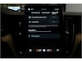Volvo XC60 2.0 T8 AWD 335kW/456pk Aut8 Recharge Ultra Bright Executive LUCHTVERING + BOWERS&WILKINS + EL.TREKHAAK + PANORAMADAK + BLIS + HEAD-UP + PILOT ASSIST + STOELVERWARMING/-VENTILATIE/-MASSAGE + ADAPT.CRUISE + 360 CAMERA + STUURVERWARMING + 21" LM-VELGEN!