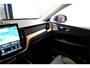 Volvo XC60 2.0 T8 AWD 335kW/456pk Aut8 Recharge Ultra Bright Executive LUCHTVERING + BOWERS&WILKINS + EL.TREKHAAK + PANORAMADAK + BLIS + HEAD-UP + PILOT ASSIST + STOELVERWARMING/-VENTILATIE/-MASSAGE + ADAPT.CRUISE + 360 CAMERA + STUURVERWARMING + 21" LM-VELGEN!