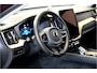 Volvo XC60 2.0 T8 AWD 335kW/456pk Aut8 Recharge Ultra Bright Executive LUCHTVERING + BOWERS&WILKINS + EL.TREKHAAK + PANORAMADAK + BLIS + HEAD-UP + PILOT ASSIST + STOELVERWARMING/-VENTILATIE/-MASSAGE + ADAPT.CRUISE + 360 CAMERA + STUURVERWARMING + 21" LM-VELGEN!
