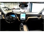 Volvo XC60 2.0 T8 AWD 335kW/456pk Aut8 Recharge Ultra Bright Executive LUCHTVERING + BOWERS&WILKINS + EL.TREKHAAK + PANORAMADAK + BLIS + HEAD-UP + PILOT ASSIST + STOELVERWARMING/-VENTILATIE/-MASSAGE + ADAPT.CRUISE + 360 CAMERA + STUURVERWARMING + 21" LM-VELGEN!