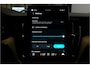 Volvo XC60 2.0 T8 AWD 335kW/456pk Aut8 Recharge Ultra Bright Executive LUCHTVERING + BOWERS&WILKINS + EL.TREKHAAK + PANORAMADAK + BLIS + HEAD-UP + PILOT ASSIST + STOELVERWARMING/-VENTILATIE/-MASSAGE + ADAPT.CRUISE + 360 CAMERA + STUURVERWARMING + 21" LM-VELGEN!