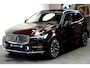 Volvo XC60 2.0 T8 AWD 335kW/456pk Aut8 Recharge Ultra Bright Executive LUCHTVERING + BOWERS&WILKINS + EL.TREKHAAK + PANORAMADAK + BLIS + HEAD-UP + PILOT ASSIST + STOELVERWARMING/-VENTILATIE/-MASSAGE + ADAPT.CRUISE + 360 CAMERA + STUURVERWARMING + 21" LM-VELGEN!