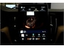 Volvo XC60 2.0 T8 AWD 335kW/456pk Aut8 Recharge Ultra Bright Executive LUCHTVERING + BOWERS&WILKINS + EL.TREKHAAK + PANORAMADAK + BLIS + HEAD-UP + PILOT ASSIST + STOELVERWARMING/-VENTILATIE/-MASSAGE + ADAPT.CRUISE + 360 CAMERA + STUURVERWARMING + 21" LM-VELGEN!