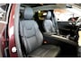 Volvo XC60 2.0 T8 AWD 335kW/456pk Aut8 Recharge Ultra Bright Executive LUCHTVERING + BOWERS&WILKINS + EL.TREKHAAK + PANORAMADAK + BLIS + HEAD-UP + PILOT ASSIST + STOELVERWARMING/-VENTILATIE/-MASSAGE + ADAPT.CRUISE + 360 CAMERA + STUURVERWARMING + 21" LM-VELGEN!