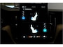 Volvo XC60 2.0 T8 AWD 335kW/456pk Aut8 Recharge Ultra Bright Executive LUCHTVERING + BOWERS&WILKINS + EL.TREKHAAK + PANORAMADAK + BLIS + HEAD-UP + PILOT ASSIST + STOELVERWARMING/-VENTILATIE/-MASSAGE + ADAPT.CRUISE + 360 CAMERA + STUURVERWARMING + 21" LM-VELGEN!