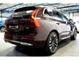 Volvo XC60 2.0 T8 AWD 335kW/456pk Aut8 Recharge Ultra Bright Executive LUCHTVERING + BOWERS&WILKINS + EL.TREKHAAK + PANORAMADAK + BLIS + HEAD-UP + PILOT ASSIST + STOELVERWARMING/-VENTILATIE/-MASSAGE + ADAPT.CRUISE + 360 CAMERA + STUURVERWARMING + 21" LM-VELGEN!