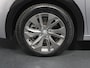 Peugeot e-208 EV Allure Pack 50 kWh 136PK | 1ste eigenaar | ACCU 99% | Camera | AppleCarPlay/AndroidAuto | Armsteun | LEER/Stof | LED | Climate Control | Cruise Control | AUTOMAAT | Parkeersensoren | Isofix | Privacy Glass |