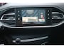 Peugeot 308 SW 1.2 PureTech Blue Lease Premium AUTOMAAT NAVI ALCANTARA DENON CAMERA CRUISE KEYLESS 18 INCH TREKHAAK RIJKLAARPRIJS!