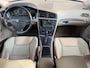 Volvo S60 2.5T MOMENTUM | NL-AUTO! | CRUISE! | TREKHAAK!