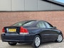 Volvo S60 2.5T MOMENTUM | NL-AUTO! | CRUISE! | TREKHAAK!