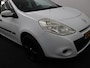 Renault Clio Estate 1.2 TCE Expression Airco, Elektrisch glazen schuif-/kanteldak, Buitenspiegels elektrisch verstel- en verwarmbaar, Dakrails, Navigatiesysteem uitneembaar Ruime en praktische gezinsauto met veel bagageruimte en comfortabele rijeigenschappen. Zuinige benzinemotor, ideaal voor dagelijks gebruik, vakantie of het hele gezin.