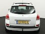 Renault Clio Estate 1.2 TCE Expression Airco, Elektrisch glazen schuif-/kanteldak, Buitenspiegels elektrisch verstel- en verwarmbaar, Dakrails, Navigatiesysteem uitneembaar Ruime en praktische gezinsauto met veel bagageruimte en comfortabele rijeigenschappen. Zuinige benzinemotor, ideaal voor dagelijks gebruik, vakantie of het hele gezin.