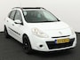 Renault Clio Estate 1.2 TCE Expression Airco, Elektrisch glazen schuif-/kanteldak, Buitenspiegels elektrisch verstel- en verwarmbaar, Dakrails, Navigatiesysteem uitneembaar Ruime en praktische gezinsauto met veel bagageruimte en comfortabele rijeigenschappen. Zuinige benzinemotor, ideaal voor dagelijks gebruik, vakantie of het hele gezin.