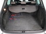 Renault Clio Estate 1.2 TCE Expression Airco, Elektrisch glazen schuif-/kanteldak, Buitenspiegels elektrisch verstel- en verwarmbaar, Dakrails, Navigatiesysteem uitneembaar Ruime en praktische gezinsauto met veel bagageruimte en comfortabele rijeigenschappen. Zuinige benzinemotor, ideaal voor dagelijks gebruik, vakantie of het hele gezin.