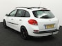 Renault Clio Estate 1.2 TCE Expression Airco, Elektrisch glazen schuif-/kanteldak, Buitenspiegels elektrisch verstel- en verwarmbaar, Dakrails, Navigatiesysteem uitneembaar Ruime en praktische gezinsauto met veel bagageruimte en comfortabele rijeigenschappen. Zuinige benzinemotor, ideaal voor dagelijks gebruik, vakantie of het hele gezin.