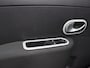 Renault Clio Estate 1.2 TCE Expression Airco, Elektrisch glazen schuif-/kanteldak, Buitenspiegels elektrisch verstel- en verwarmbaar, Dakrails, Navigatiesysteem uitneembaar Ruime en praktische gezinsauto met veel bagageruimte en comfortabele rijeigenschappen. Zuinige benzinemotor, ideaal voor dagelijks gebruik, vakantie of het hele gezin.
