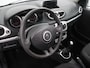 Renault Clio Estate 1.2 TCE Expression Airco, Elektrisch glazen schuif-/kanteldak, Buitenspiegels elektrisch verstel- en verwarmbaar, Dakrails, Navigatiesysteem uitneembaar Ruime en praktische gezinsauto met veel bagageruimte en comfortabele rijeigenschappen. Zuinige benzinemotor, ideaal voor dagelijks gebruik, vakantie of het hele gezin.