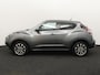 Nissan Juke 1.2 DIG-T S/S N-Connecta Achteruitrijcamera, Bluetooth, Cruise control, Keyless entry, Lederen bekleding, Buitenspiegels elektrisch verstel- en verwarmbaar Stap in deze Nissan Juke 1.2 DIG-T S/S N-Connecta en ervaar de perfecte combinatie van stijl, comfort en rijplezier. Het ruime interieur biedt volop plaats voor zowel bestuurder als passagier
