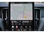 Volvo XC60 T8 Recharge AWD Plus Black Edition - IntelliSafe Assist & Surround - 360º Camera - Harman/Kardon audio - Adaptieve LED koplampen - Verwarmde voorstoelen, stuur & achterbank - Parkeersensoren voor & achter - Elektr. bedienb. voorstoelen met geheugen - Draadloze tel. lader - Extra getint glas - 21' LMV