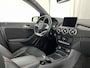 Mercedes-Benz B-klasse 180 AMG Night pakket Ambition Aut. *LEATHER-MICROFIBRE | CARBON-INLAY | FULL-LED | HEATED-SPORTSEATS | NAVI-FULLMAP | SHIFTPADDLES | PRIVACYGLASS | ECC | PDC | CRUISE | TOWBAR | KEYLESS | 18''ALU *