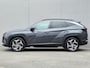 Hyundai Tucson 1.6 T-GDI PHEV Comfort Smart 4WD / Fabrieksgarantie tot 05-2027 / Dealer onderhouden / Stuur- & Stoelverwarming / Elektrische Achterklep / Trekgewicht 1350 kg / Achteruitrijcamera / Apple Carplay Android Auto / EAER bereik 62 km