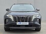 Hyundai Tucson 1.6 T-GDI PHEV Comfort Smart 4WD / Fabrieksgarantie tot 05-2027 / Dealer onderhouden / Stuur- & Stoelverwarming / Elektrische Achterklep / Trekgewicht 1350 kg / Achteruitrijcamera / Apple Carplay Android Auto / EAER bereik 62 km